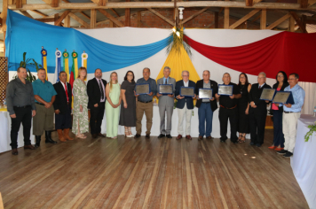 Foto - SESSÃO SOLENE - HOMENAGENS E CONCESSÃO DE TÍTULOS HONORÍFICOS